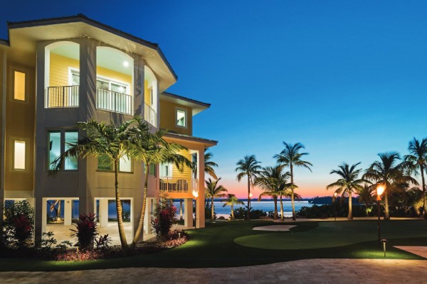 Outdoor landscape lighting installation